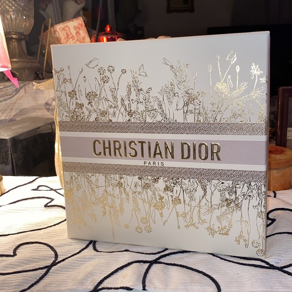 Dior Mother’s Day Gift Box Limited Edition - Picture 4 of 11